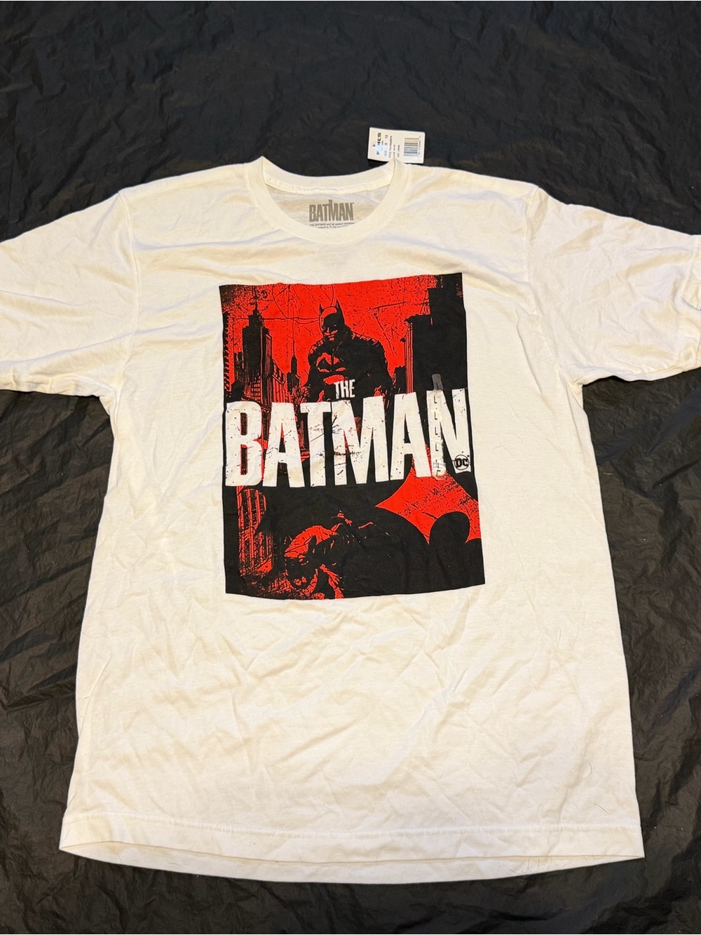 NWT The Batman DC Comics 2022 Graphic Tee Men’s Large White Red Black